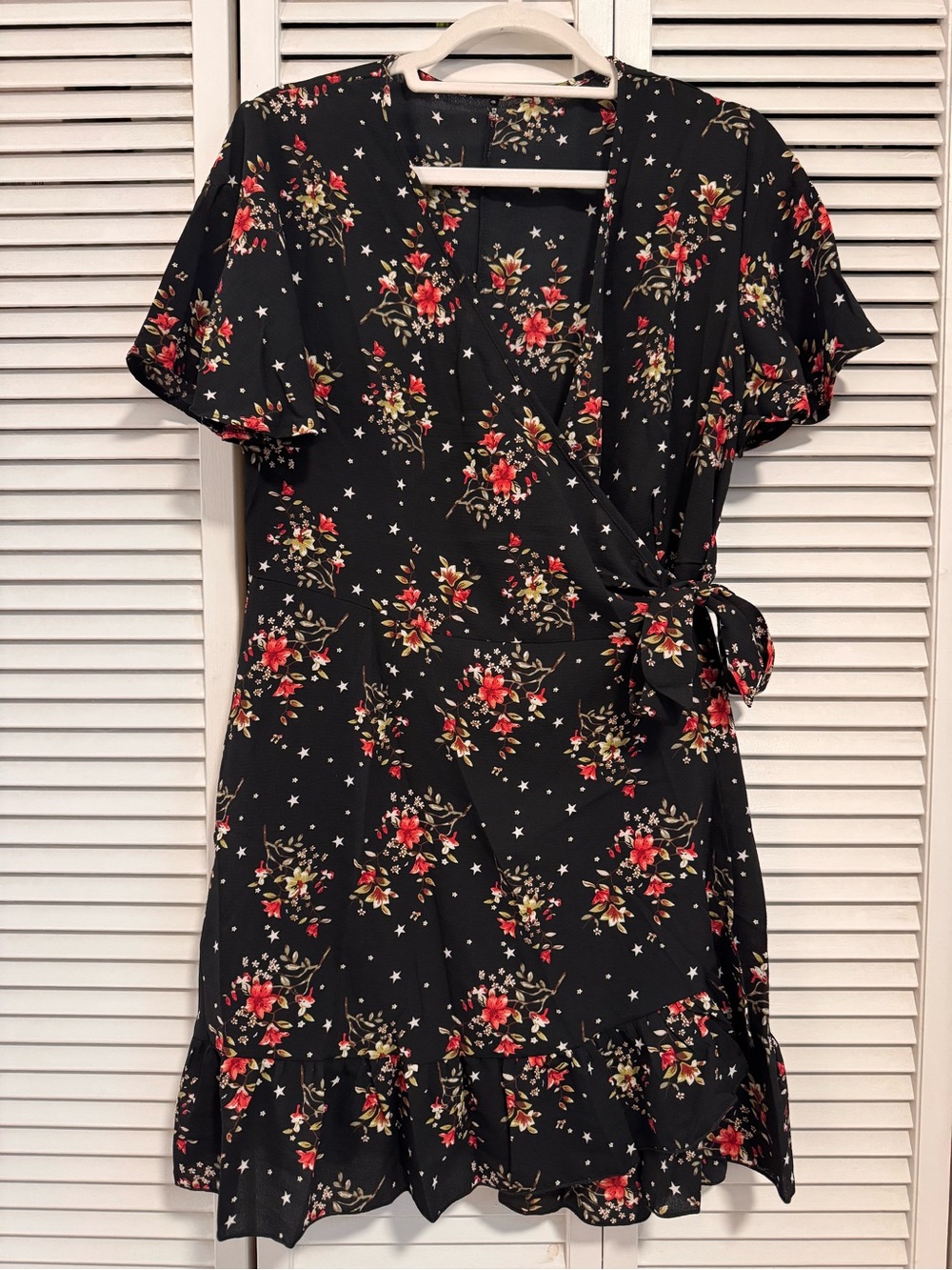 🆕 Black Floral Wrap Dress with Red Blossoms - L